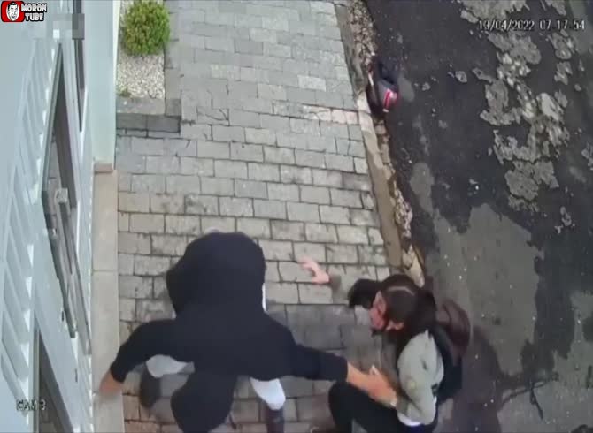 Video :When a guy tries to take her motorcycle, she battles him like a tigress